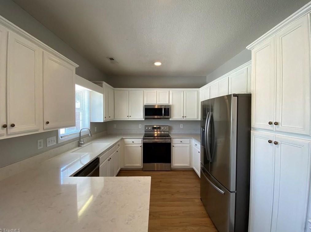820 Pecan Ridge Cir, Kernersville NC  27284-7764 exterior
