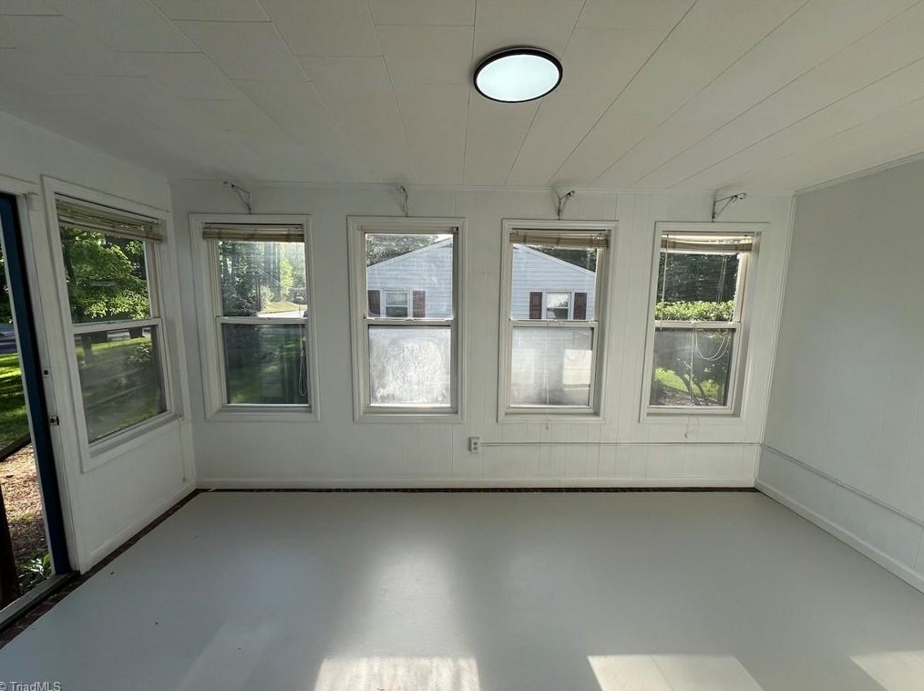 2507 Westmoreland Dr, Greensboro, NC 27408