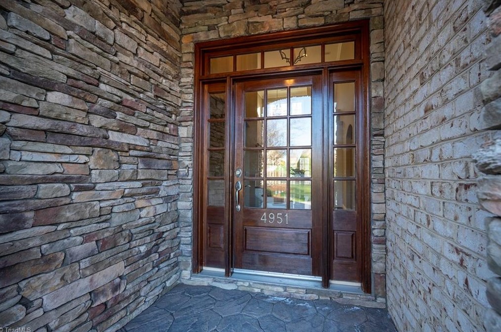 4951 Salem Glen Blvd, Clemmons, NC 27012-9343
