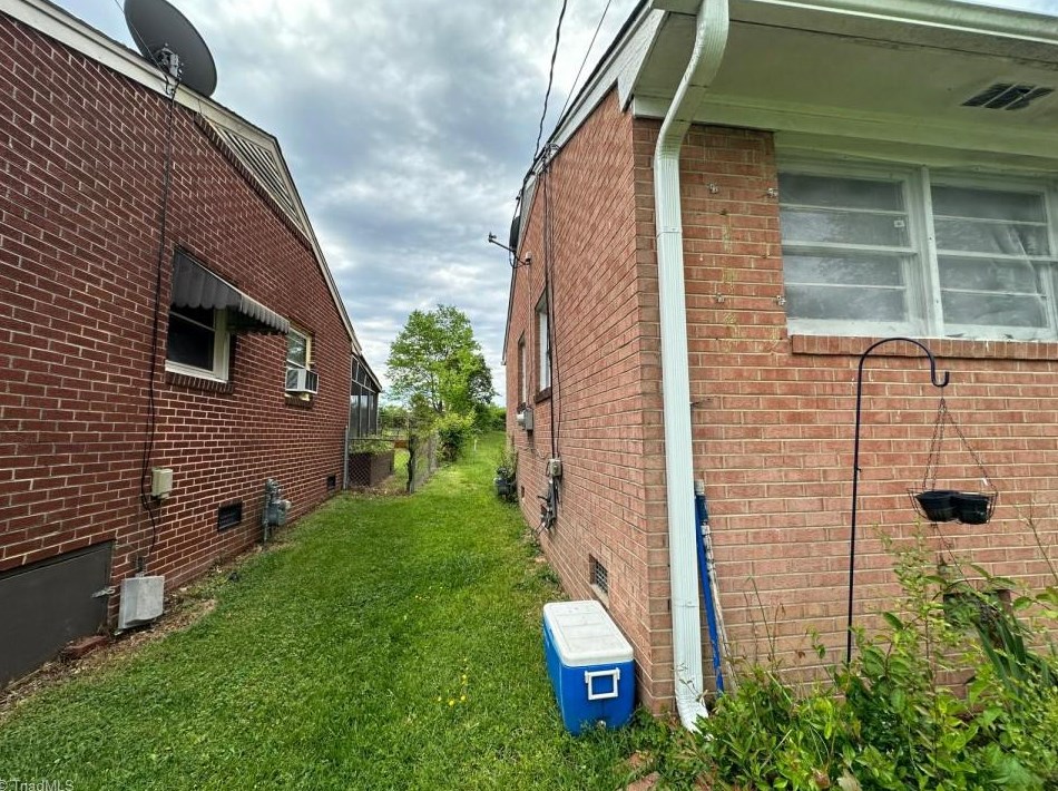 1702 Eastwood Ave, Greensboro NC  27406-3940 exterior