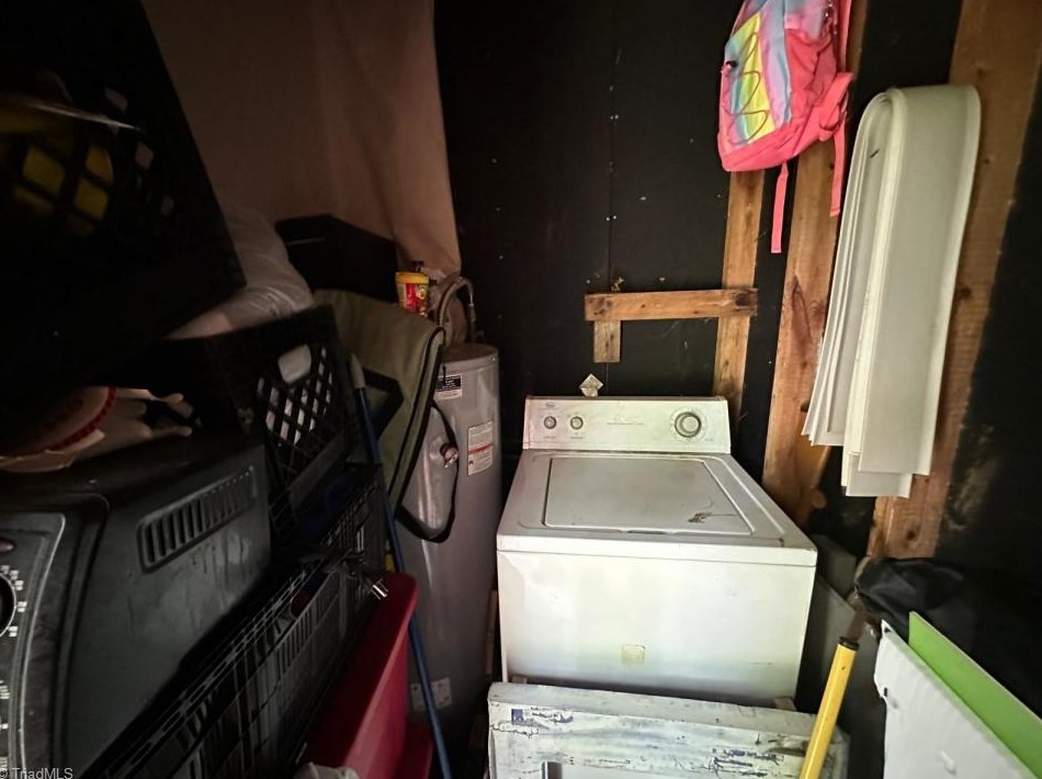 1702 Eastwood Ave, Greensboro NC  27406-3940 exterior