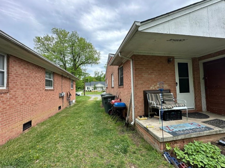 1702 Eastwood Ave, Greensboro NC  27406-3940 exterior