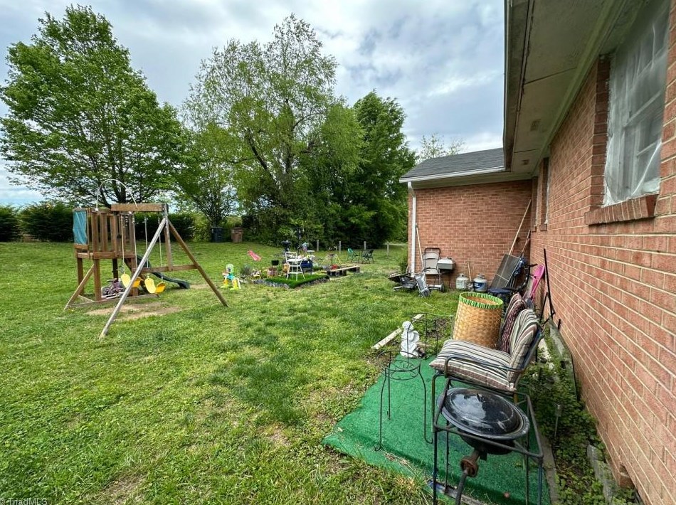 1702 Eastwood Ave, Greensboro NC  27406-3940 exterior