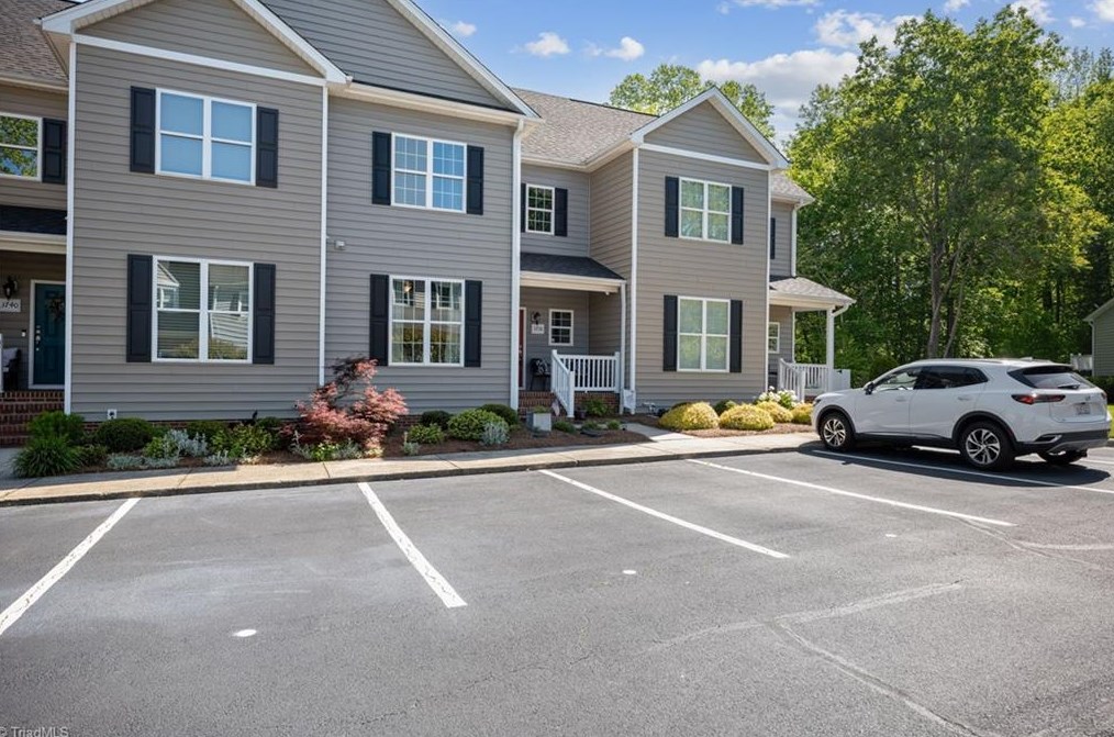 3738 Cardinal Downs Dr, Greensboro, NC 27410-9507