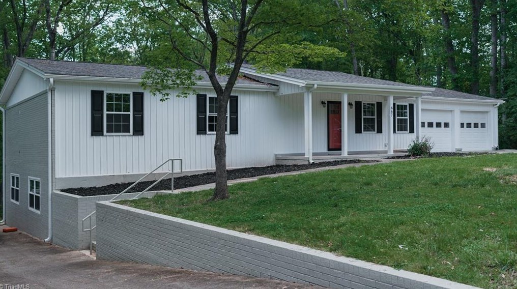 667 Knollwood Dr, Mount Airy, NC 27030