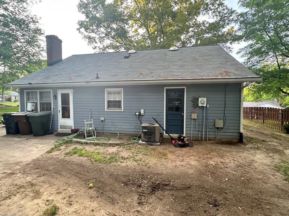 3 Wonderwood Cir, Greensboro, NC 27407-4064