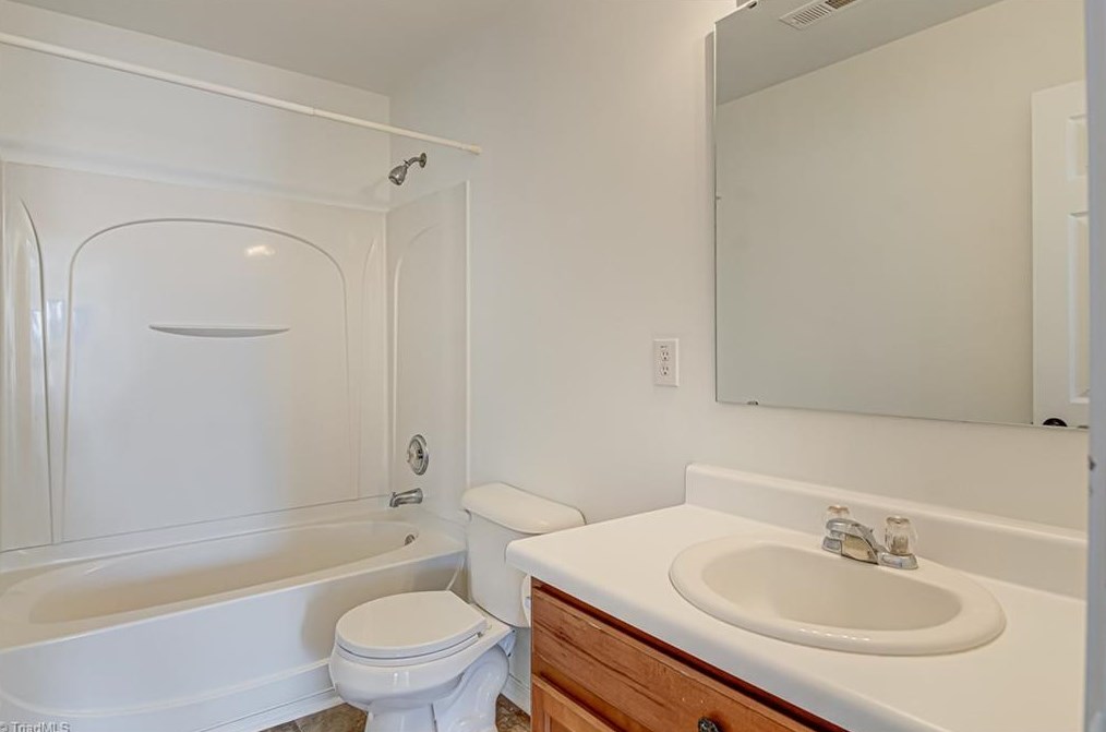 4425 Vernon Cir, Kernersville NC  27284-0132 exterior