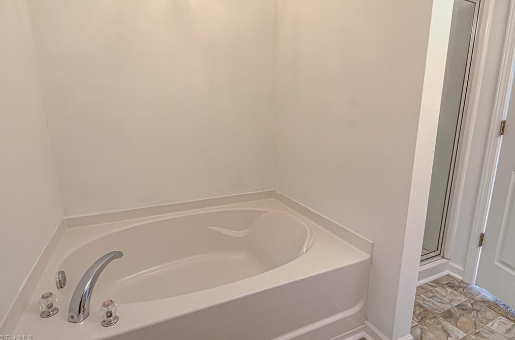 4425 Vernon Cir, Kernersville NC  27284-0132 exterior