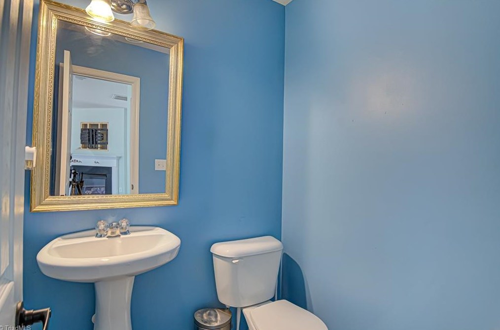 4425 Vernon Cir, Kernersville NC  27284-0132 exterior