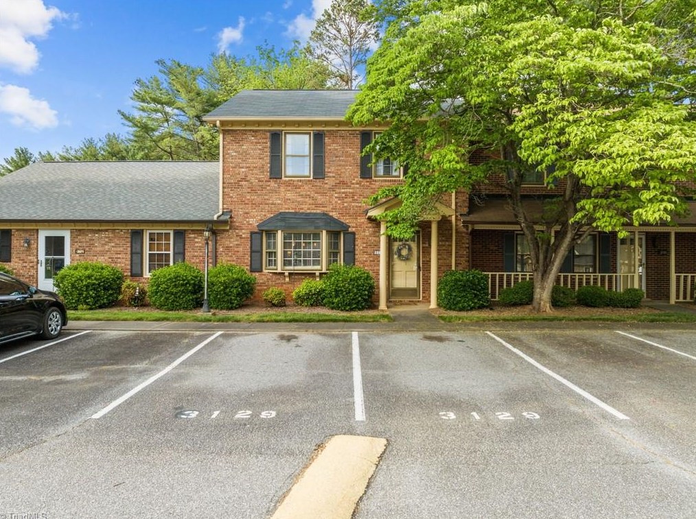 3129 Burke Mill Ct, Winston Salem, NC 27103-5733