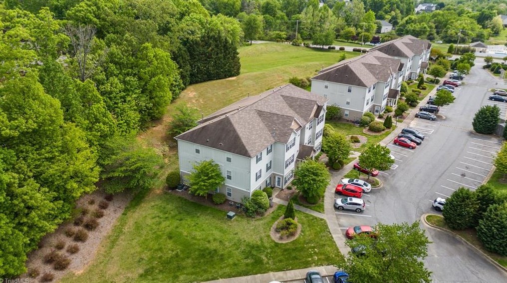 6118 Hedgecock Cir, High Point NC  27265-2640 exterior