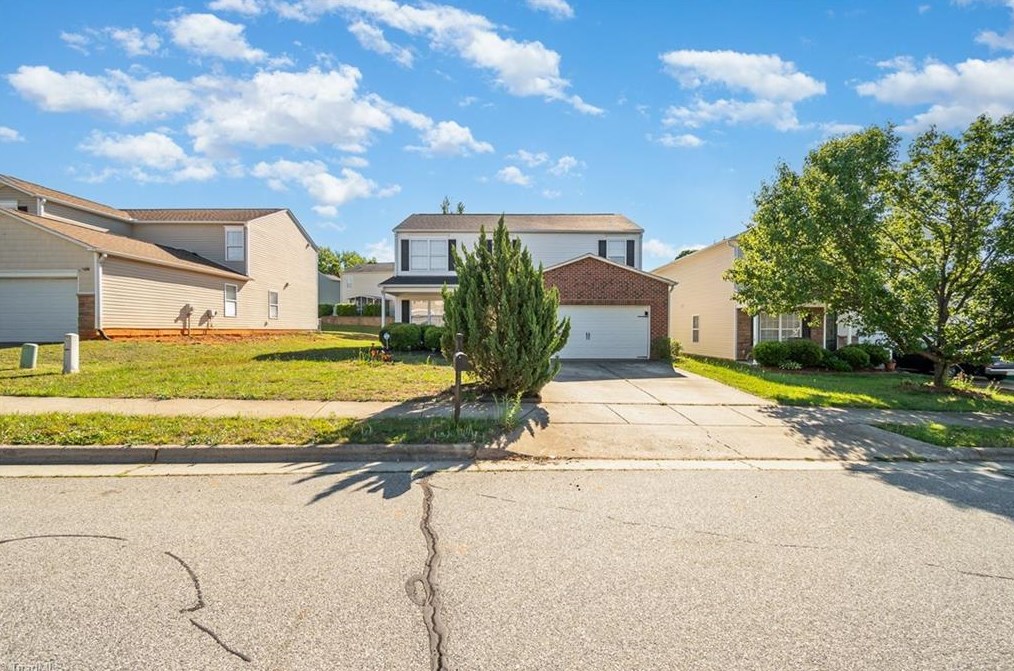 3910 Whispering Willows Dr, Greensboro, NC 27406
