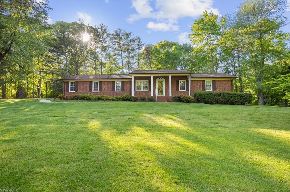 2013 Hunterwoods Dr, High Point, NC 27265