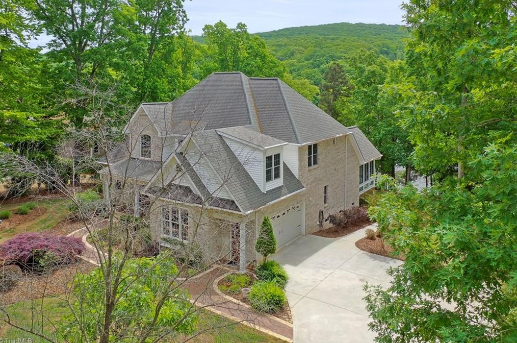 135 Harbor Dr W, Lexington, NC 27292