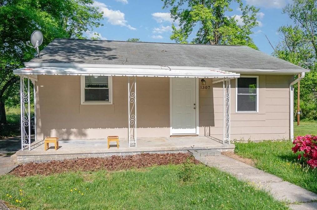 1307 Elmer St, Greensboro, NC 27405