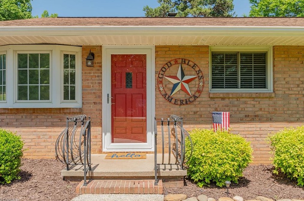 231 Valleyview Dr, Lexington, NC 27295