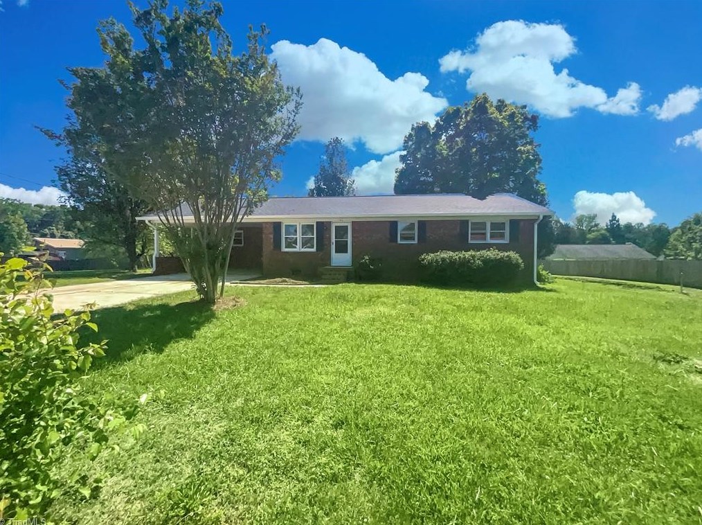 403 Heitman Rd, Thomasville NC  27360-6015 exterior