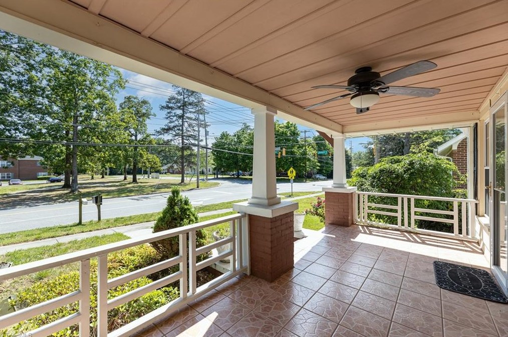 720 Chestnut Dr, High Point NC  27262-4738 exterior