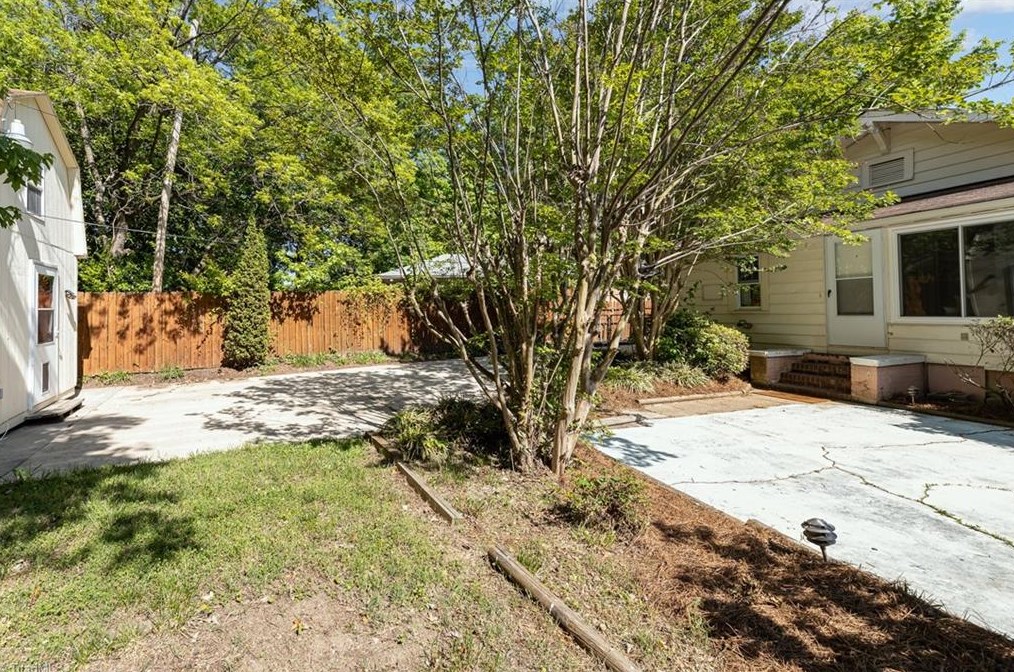 720 Chestnut Dr, High Point NC  27262-4738 exterior