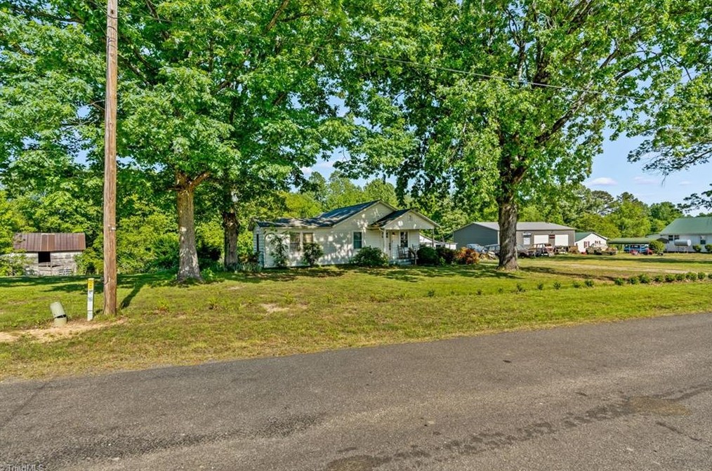 290 Lake St, Linwood, NC 27299