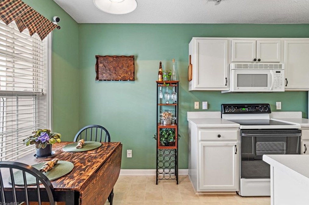 103 Campbell Gdn Rd, Kernersville NC  27284-8770 exterior