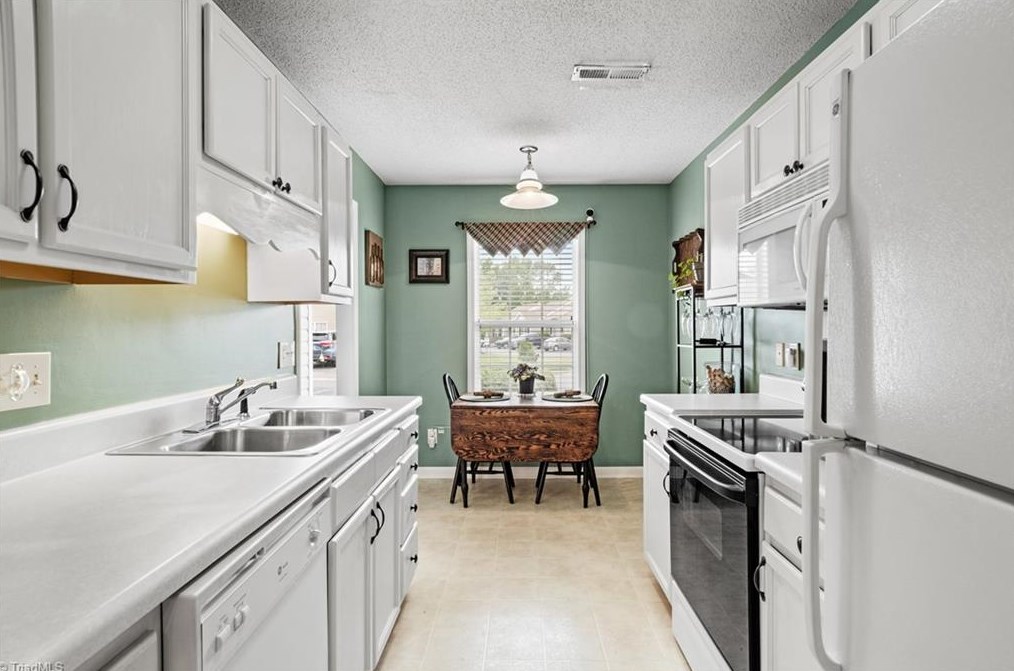 103 Campbell Gdn Rd, Kernersville NC  27284-8770 exterior