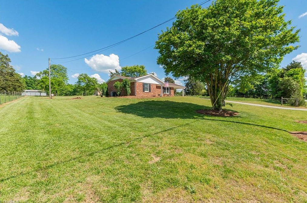 678 Hedrick Mill Rd, Lexington, NC 27292-8671
