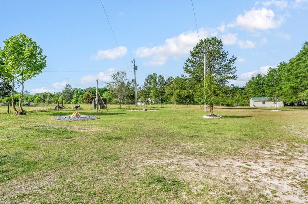 145 Green Leaf Ln, Ellerbe, NC 28338