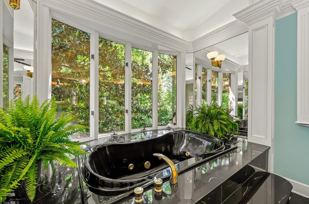 3521 Buena Vista Rd, Winston Salem NC  27106-5736 exterior