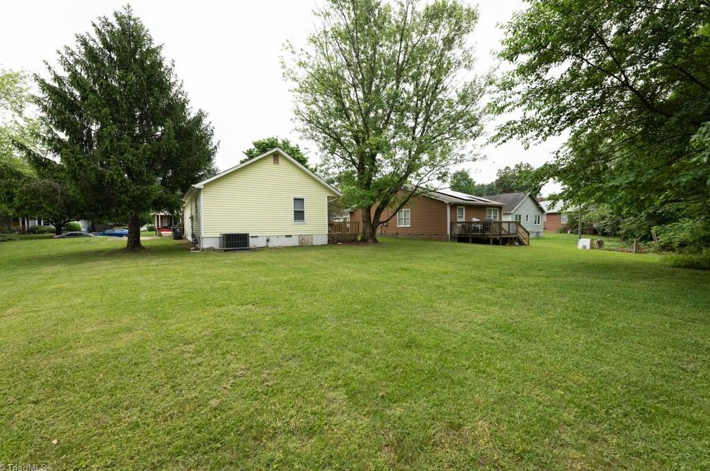 1611 Upland Dr, Greensboro NC  27405-5028 exterior