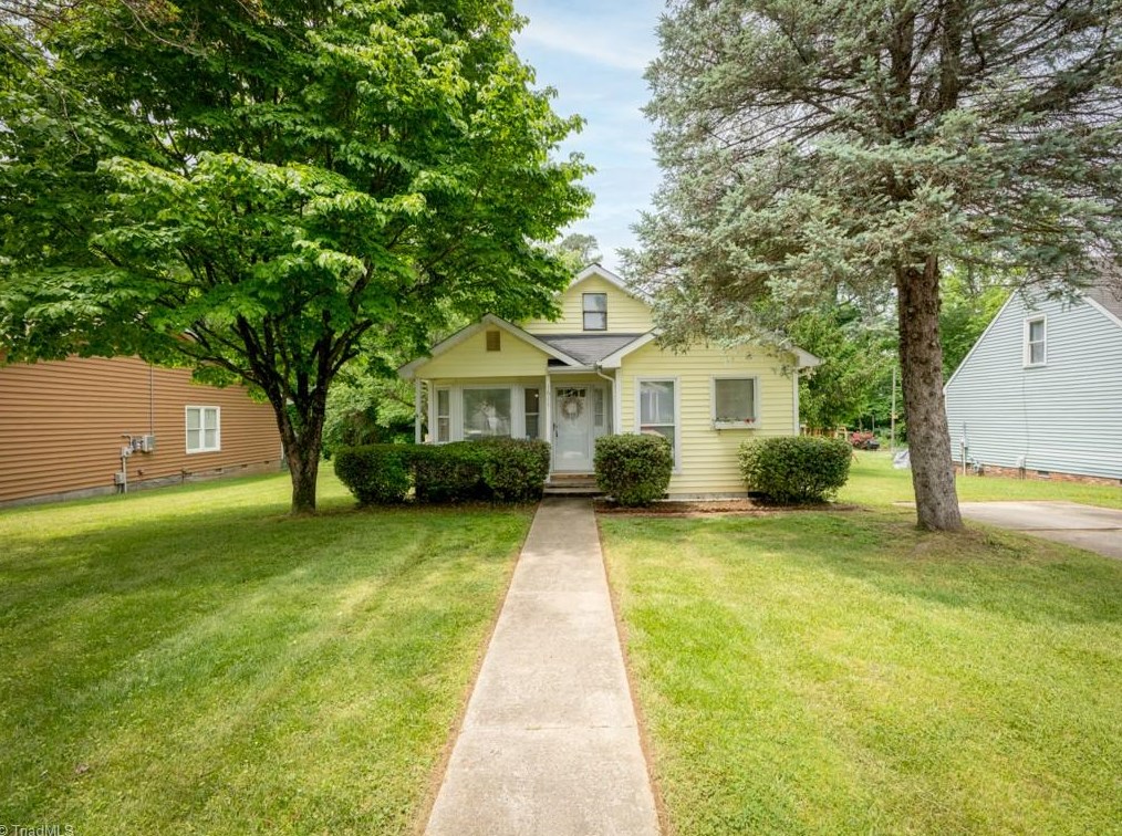 1611 Upland Dr, Greensboro NC  27405-5028 exterior