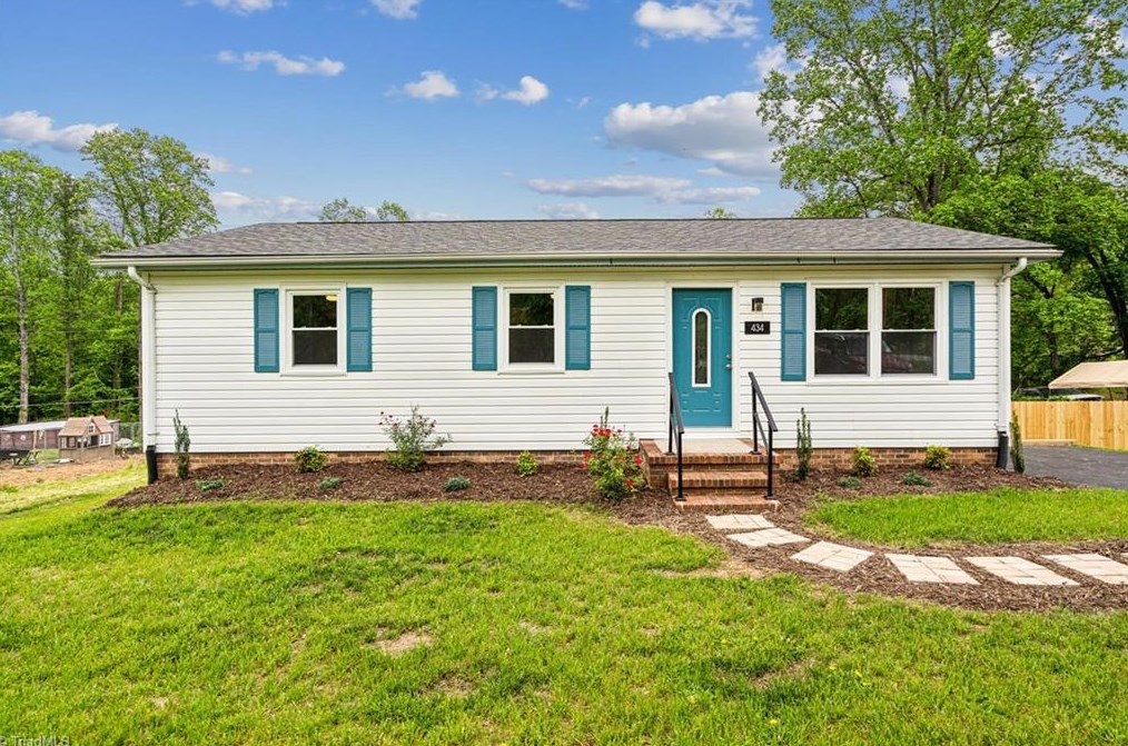 434 Maple Hollow Rd, Mount Airy, NC 27030