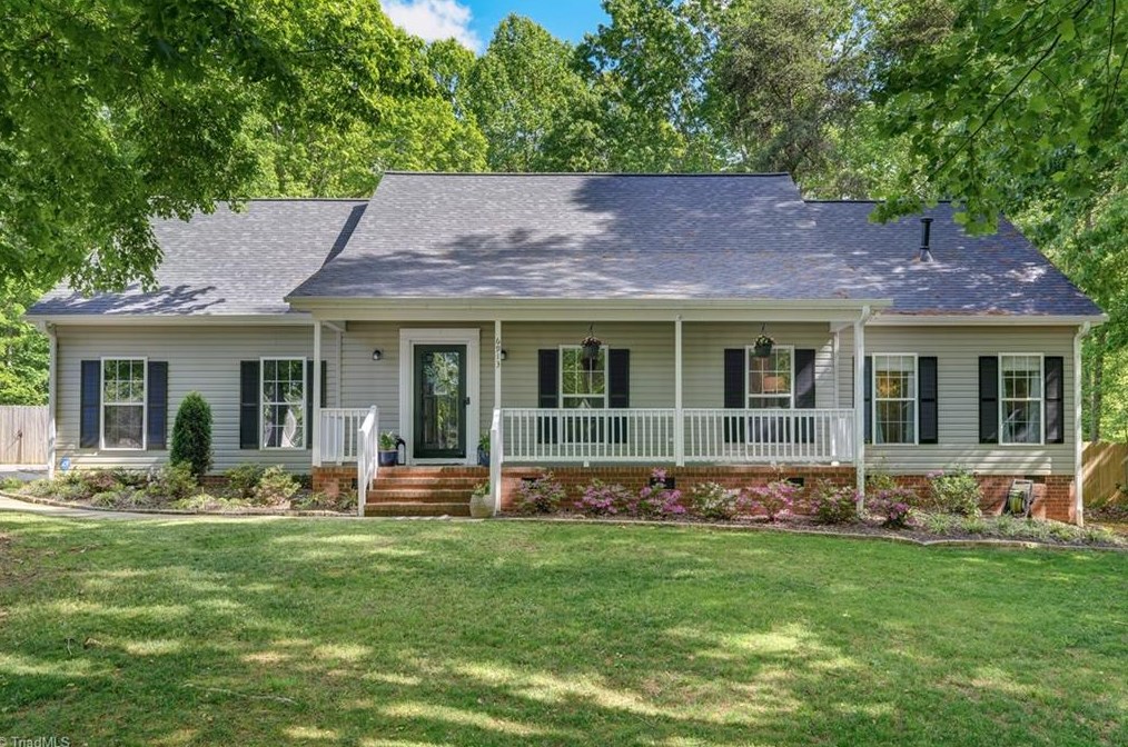 6913 Harvest Glen Dr, Greensboro, NC 27406-8048