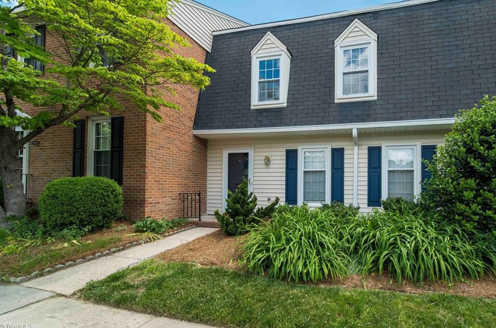 3920 Valley Ct, Winston Salem, NC 27106-4391