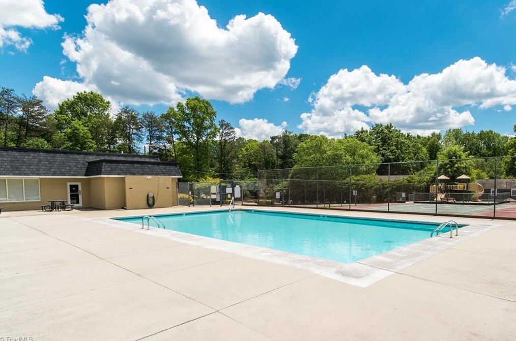 3920 Valley Ct, Winston Salem NC  27106-4391 exterior