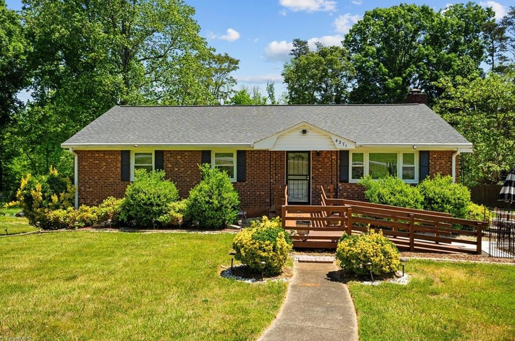 4371 Winnabow Rd, Winston Salem, NC 27105-3340