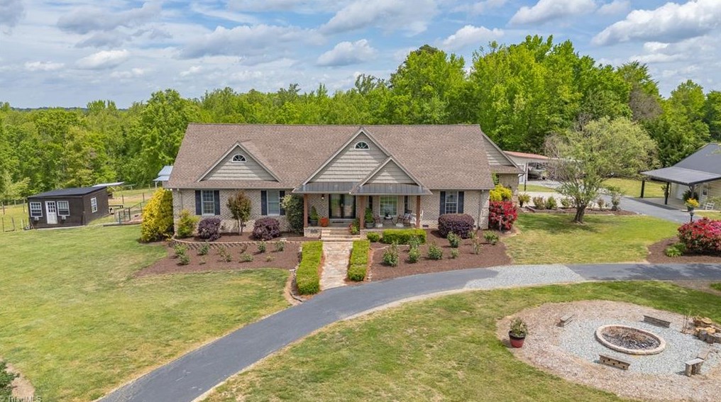 5260 Sartin Rd, Burlington, NC 27217