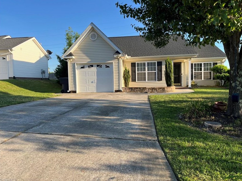 3904 Garden Creek Dr, High Point, NC 27265-7931