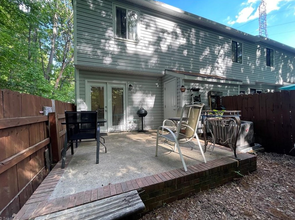 570 Brookside Ct, Kernersville NC  27284-3320 exterior