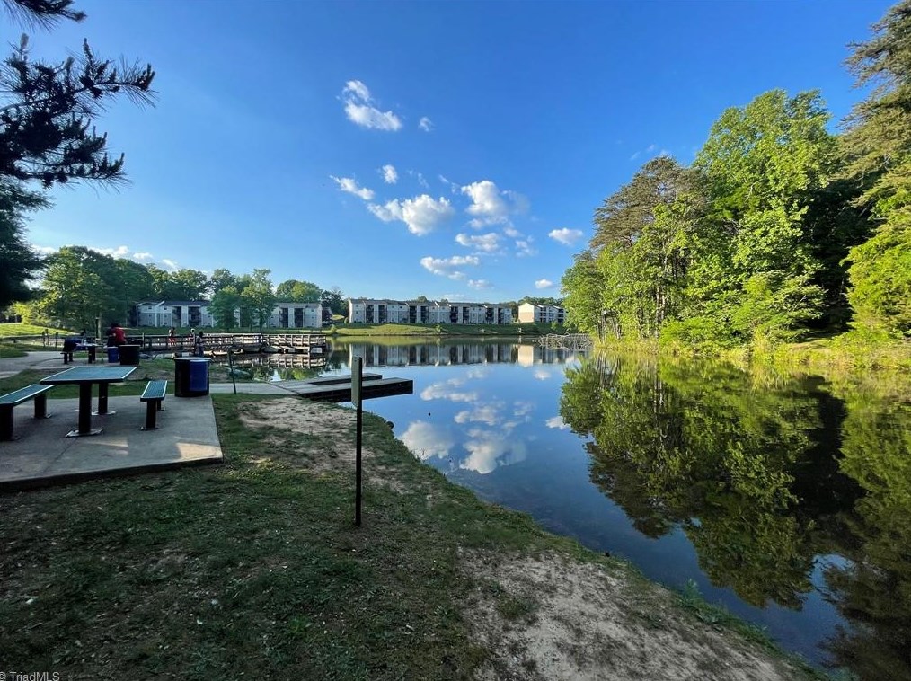 570 Brookside Ct, Kernersville NC  27284-3320 exterior
