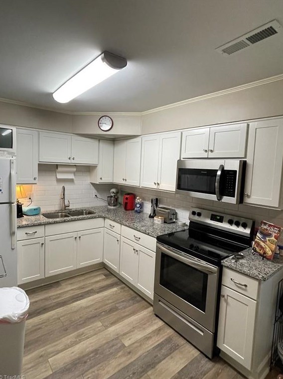 570 Brookside Ct, Kernersville NC  27284-3320 exterior