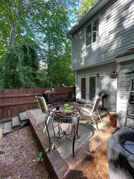 570 Brookside Ct, Kernersville NC  27284-3320 exterior
