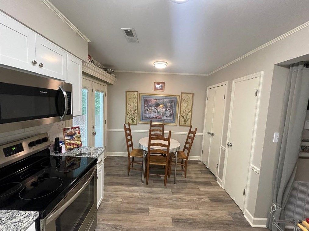 570 Brookside Ct, Kernersville NC  27284-3320 exterior