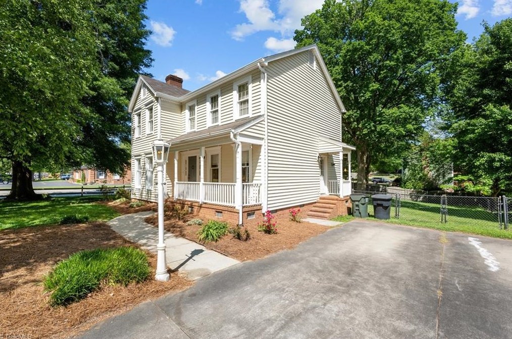 425 Billingham Dr, Burlington, NC 27215
