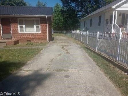 241 Faucette Ave, Burlington, NC 27215