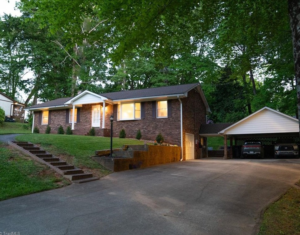 6140 Hollow Wood Ct, Winston Salem, NC 27104-3315