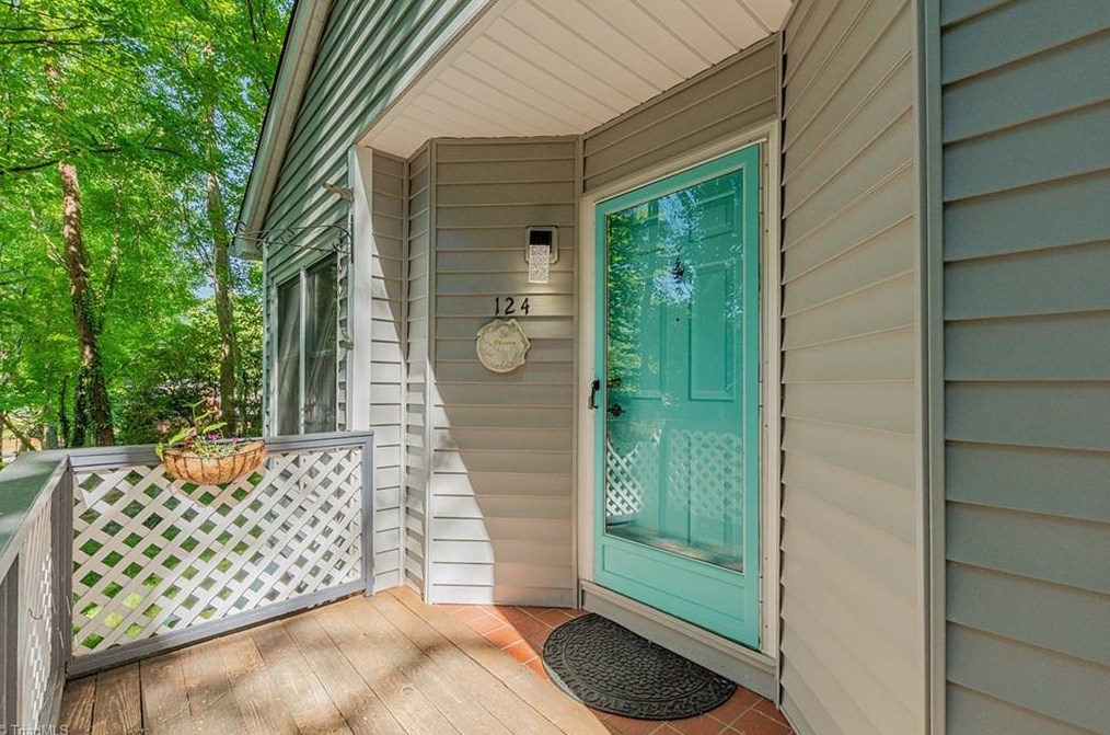 124 Pebble Ridge Ln, Winston Salem, NC 27104-2537