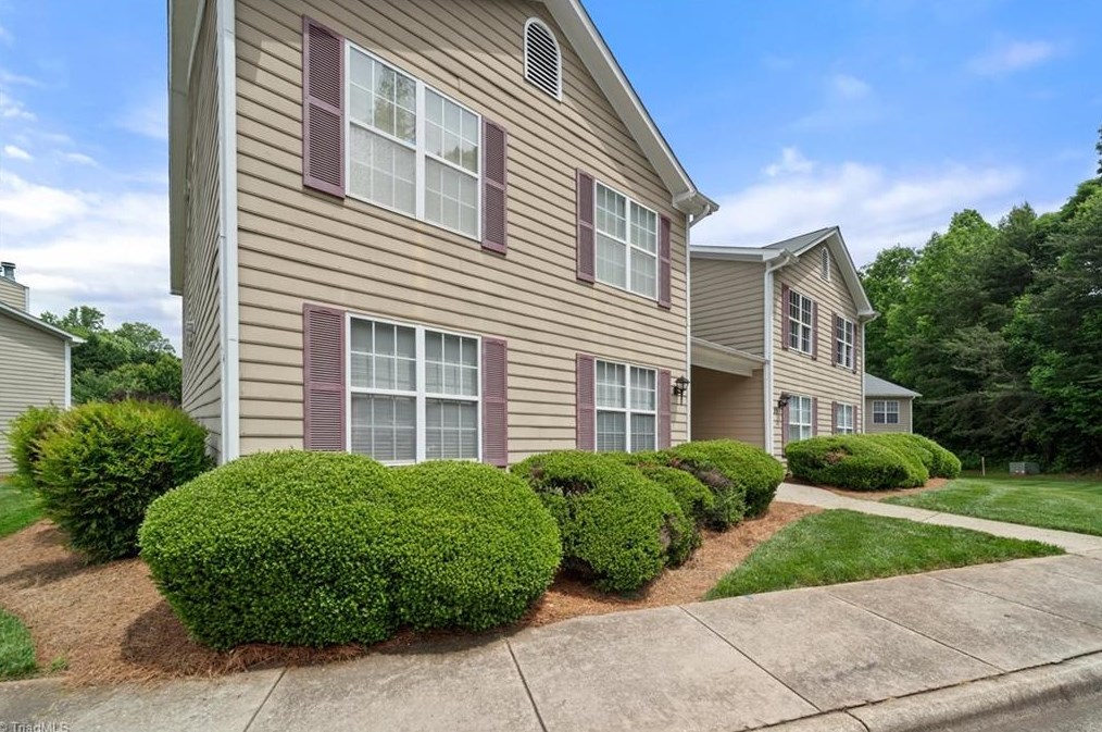 33 Meadowood Glen Way, Greensboro, NC 27409-2383
