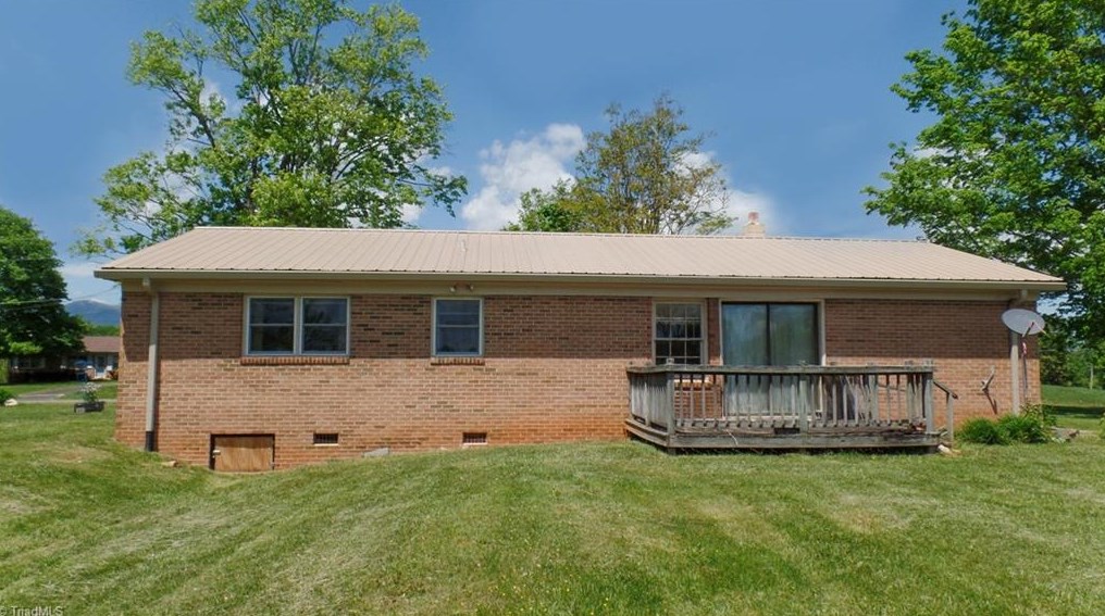 113 Reid Flippen St, Mount Airy, NC 27030-8422