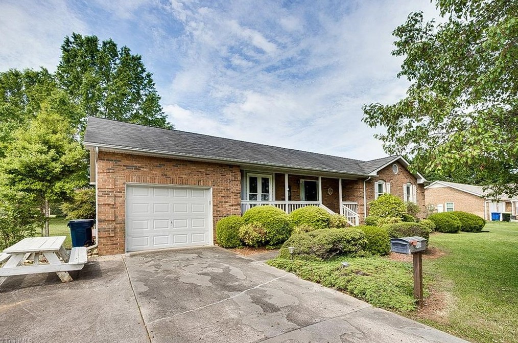 5601 Racine Rd, Randleman, NC 27317-7794